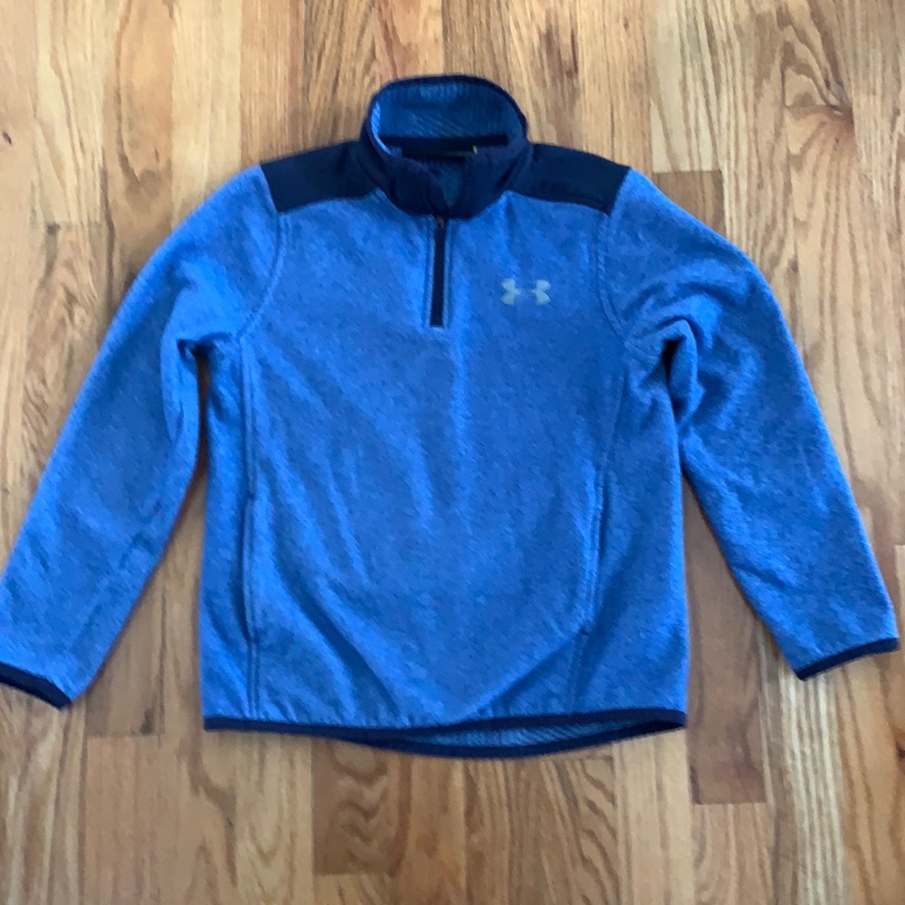 Under Armour sweatshirt       Size youth small 8